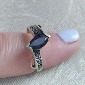 Elegant Vintage Silver Garnet Ring